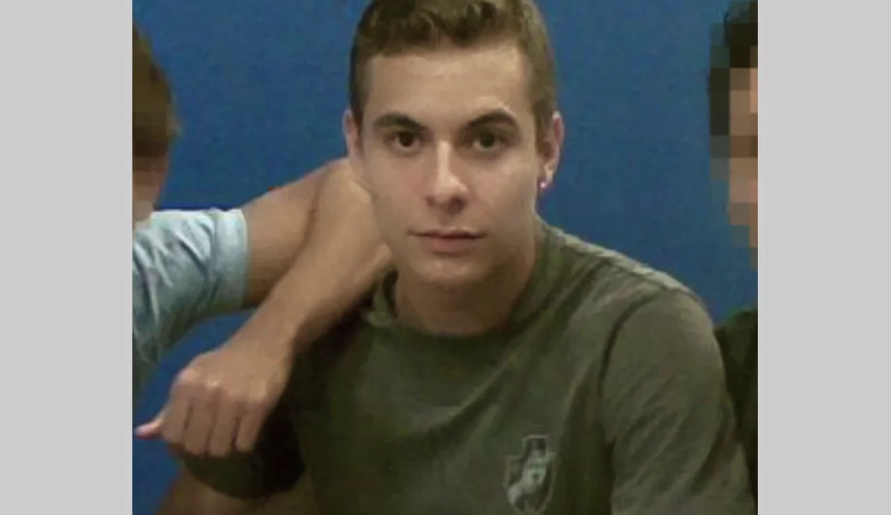 Carisma y seguridad en sí mismo: los rasgos de Patrick que camuflaron su oscuro pasado