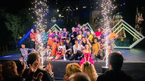 La espectacular coreografía en Plaza España de los alumnos de la escuela La espectacular coreografía en Plaza España de los alumnos de la escuela