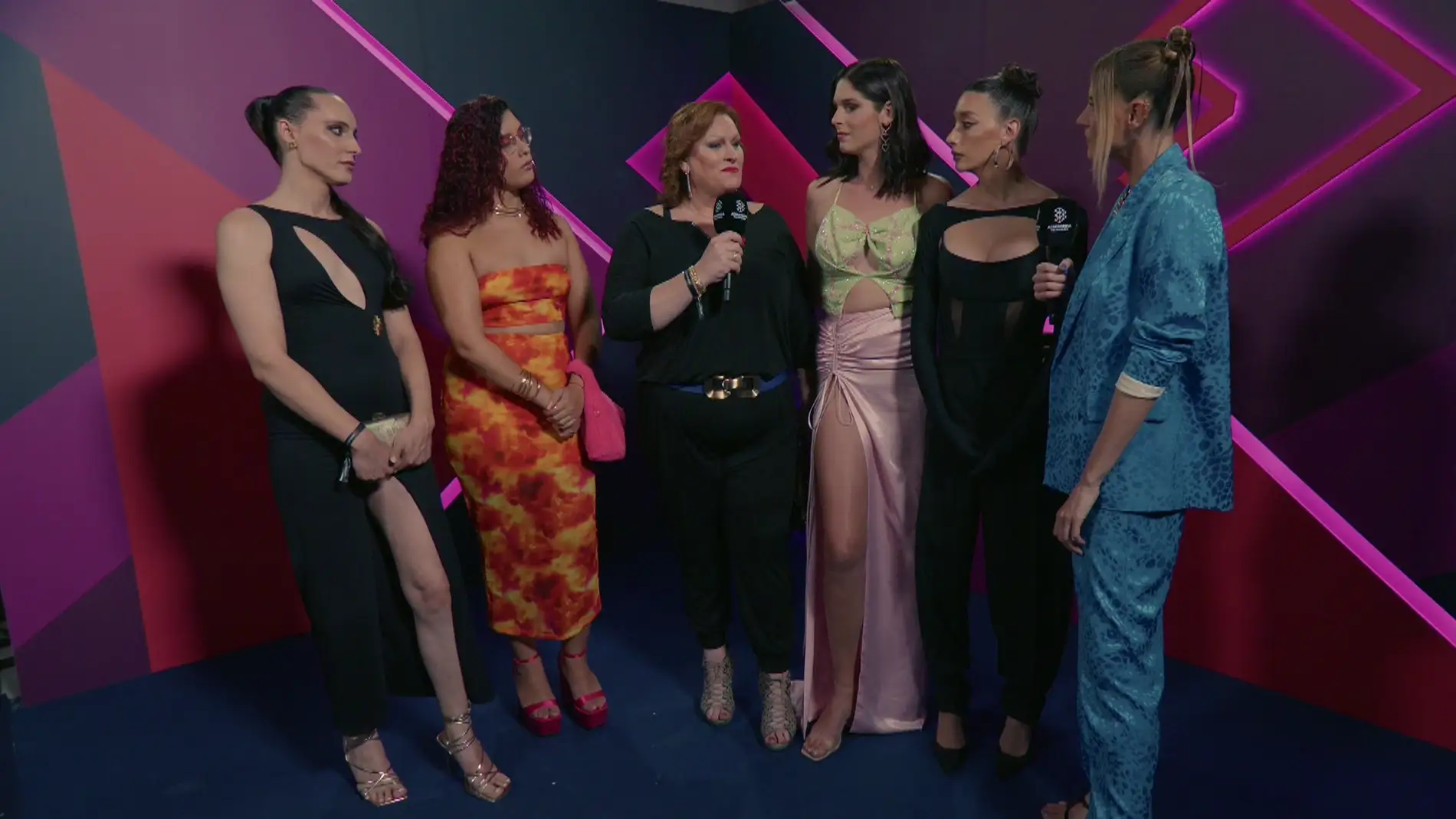 Loren, Tamara, Eva, Josette, Nacha y Renee: así son las protagonistas de ‘Vestidas de azul’