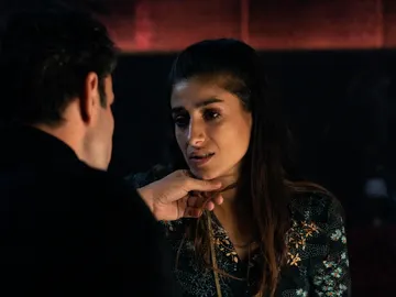 Nisa enfrenta a los presos en el barracón, ¿dejará Charli de contar historias? Nisa enfrenta a los presos en el barracón, ¿dejará Charli de contar historias?