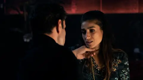 Nisa enfrenta a los presos en el barracón, ¿dejará Charli de contar historias? Nisa enfrenta a los presos en el barracón, ¿dejará Charli de contar historias?