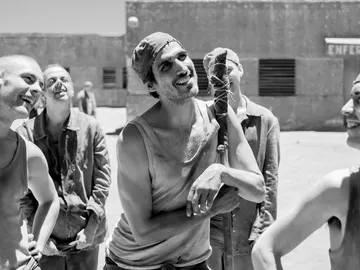 ¿Con qué personaje de 'Las noches de Tefía' se identifican los protagonistas? ¿Con qué personaje de 'Las noches de Tefía' se identifican los protagonistas?