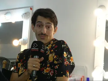 James es medio americano y medio italiano y, actualmente, reside en Madrid, donde, como él dice, “ha venido a liarla". James es medio americano y medio italiano y, actualmente, reside en Madrid, donde, como él dice, “ha venido a liarla".