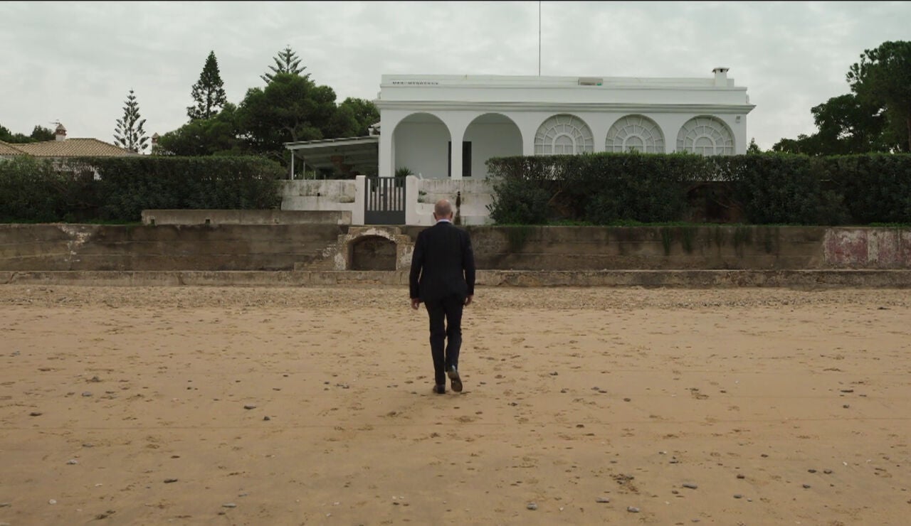 El Juez Romero se cuela en la casa blanca de la playa