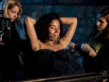 Dentro del primer capítulo de La red púrpura: "Tuve a seis personas maquillándome y poniéndome prótesis" Dentro del primer capítulo de La red púrpura: "Tuve a seis personas maquillándome y poniéndome prótesis"