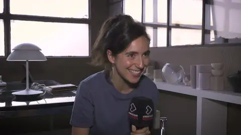 "A Álvaro Carmona no le gustaban mis pies": Macarena Sanz bromea sobre el perfeccionismo del director "A Álvaro Carmona no le gustaban mis pies": Macarena Sanz bromea sobre el perfeccionismo del director