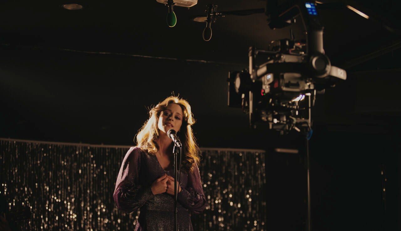 As&iacute; se rod&oacute; la actuaci&oacute;n de Paloma San Basilio en Camilo Superstar: "Se ha rodado la voz en directo"