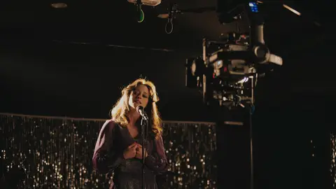 Así se rodó la actuación de Paloma San Basilio en Camilo Superstar: "Se ha rodado la voz en directo" Así se rodó la actuación de Paloma San Basilio en Camilo Superstar: "Se ha rodado la voz en directo"