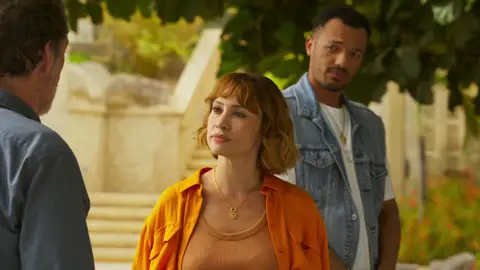 Una extraña alianza se forja entre los inspectores Naira Oramas y Luis Lacasa Una extraña alianza se forja entre los inspectores Naira Oramas y Luis Lacasa