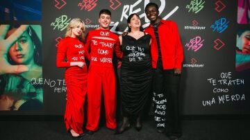 Así fue la prueba de vestuario del reparto de Red Flags para la premier