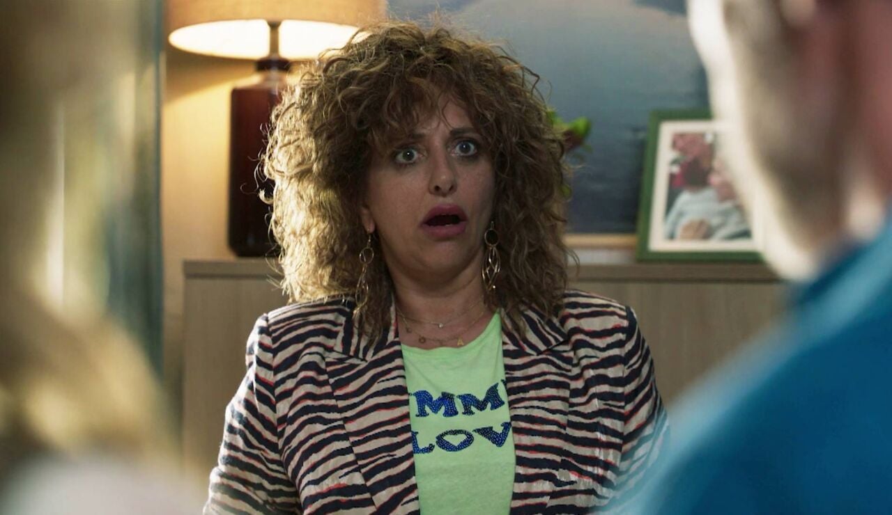 Candela no da crédito: "No me hago a la idea lo de estar tomando un cubalibre en bragas"