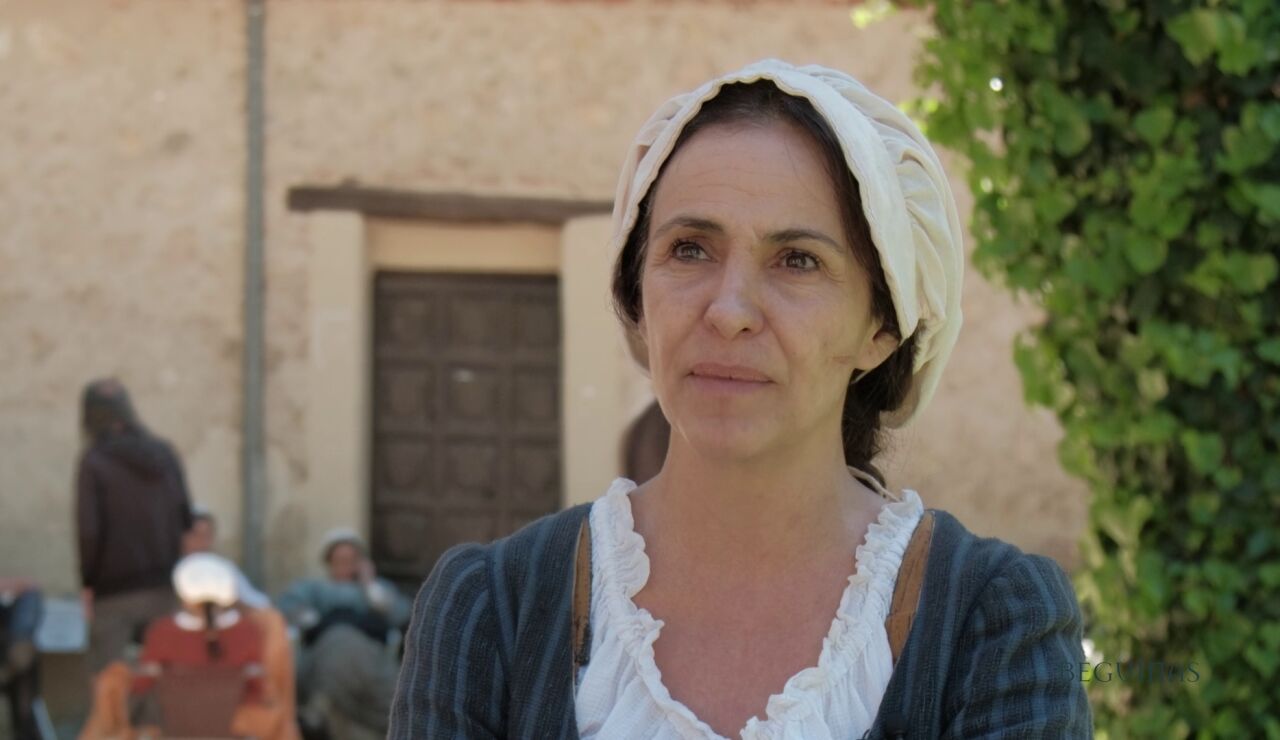 Sibila es la madre de Beatriz, a quien tuvo en el beguinato