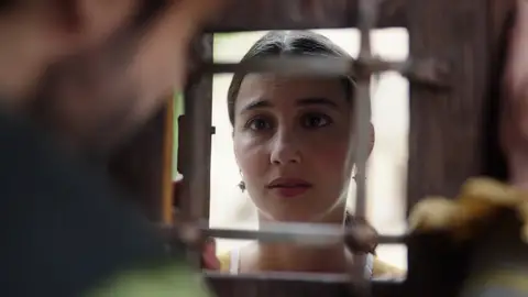 Lucía convence a Rodrigo de seguir en el beguinato: “Quiero ser vuestra esposa, pero para ello necesito sanar mi herida” Lucía convence a Rodrigo de seguir en el beguinato: “Quiero ser vuestra esposa, pero para ello necesito sanar mi herida”