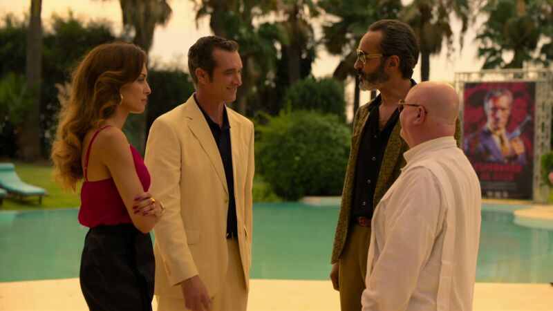 Sadiq interrumpe el recibimiento de Eva a Connor: 