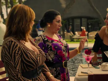 Lola Flores se presenta ante Nicole Lola Flores se presenta ante Nicole