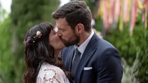 Emoción, lágrimas y mucho amor: el inolvidable ‘sí, quiero’ de Daryl y Carol Emoción, lágrimas y mucho amor: el inolvidable ‘sí, quiero’ de Daryl y Carol