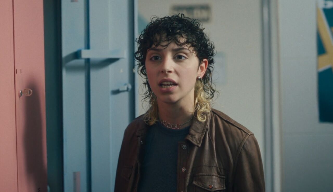 Lele en el vestuario dando su discurso