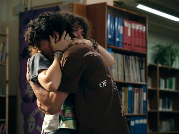 Marina consuela a Dani 