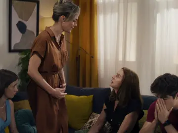 La madre de carlota echa a Carmina de casa La madre de carlota echa a Carmina de casa