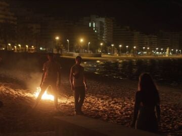 Miguel Gimeno y el resto de la banda momentos antes de intentar agredir a Nina