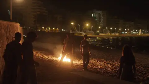 Miguel Gimeno y el resto de la banda momentos antes de intentar agredir a Nina Miguel Gimeno y el resto de la banda momentos antes de intentar agredir a Nina