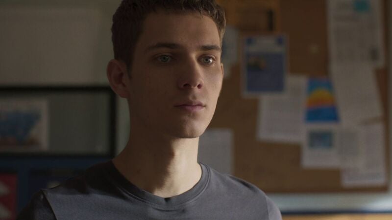 ¿Ser fiel a sus valores o ceder ante la presión de los pajaritos? La complicada situación de Carlos en Mar Afuera 