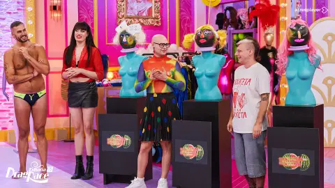 ¡Tu sandía me suena! Las reinas convierten su sandía en una réplica exacta de una de sus compañeras ¡Tu sandía me suena! Las reinas convierten su sandía en una réplica exacta de una de sus compañeras