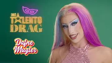 Aprende a pegar perfectamente una peluca con los consejos de Dafne Mugler en Mi talento drag Aprende a pegar perfectamente una peluca con los consejos de Dafne Mugler en Mi talento drag