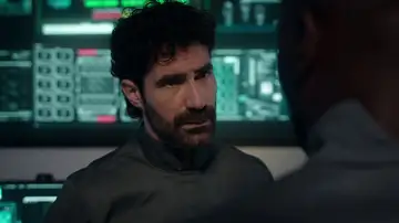 Ciro despedido y admitiendo que tiene un hijo en el último capítulo de Los Protegidos: Un Nuevo Poder Ciro despedido y admitiendo que tiene un hijo en el último capítulo de Los Protegidos: Un Nuevo Poder