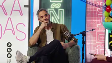 Roberto Leal confiesa cuál era su mote en Una vuelta más: "Me mide la cabeza más que a Juan y Medio y a Pepe Navarro" Roberto Leal confiesa cuál era su mote en Una vuelta más: "Me mide la cabeza más que a Juan y Medio y a Pepe Navarro"