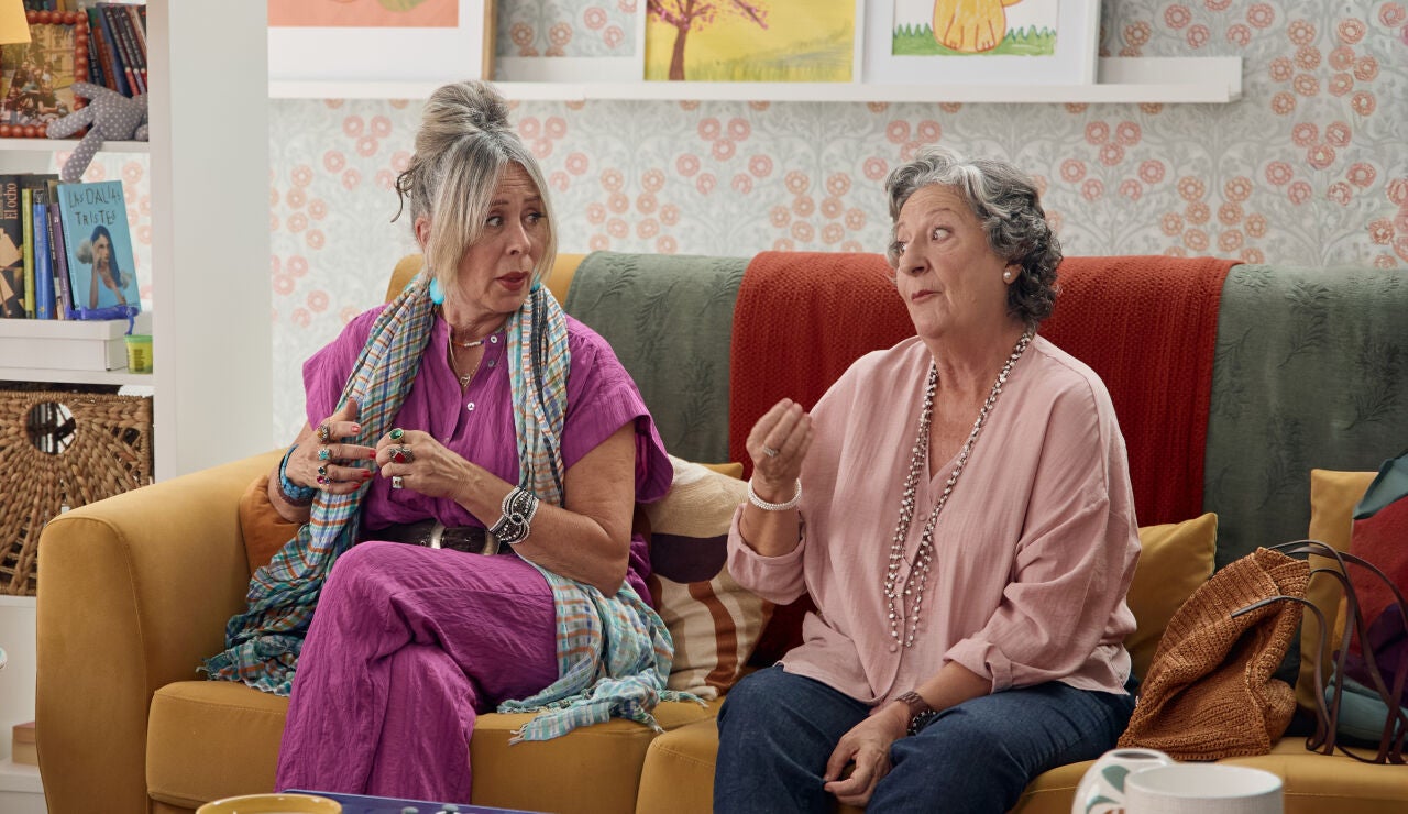 Las abuelas de los Vicho entierran el hacha de guerra en Padre no hay m&aacute;s que uno, la serie