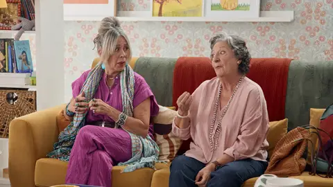 Las abuelas de los Vicho entierran el hacha de guerra en Padre no hay más que uno, la serie Las abuelas de los Vicho entierran el hacha de guerra en Padre no hay más que uno, la serie