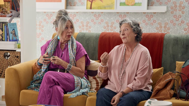 Las abuelas de los Vicho entierran el hacha de guerra en Padre no hay más que uno, la serie