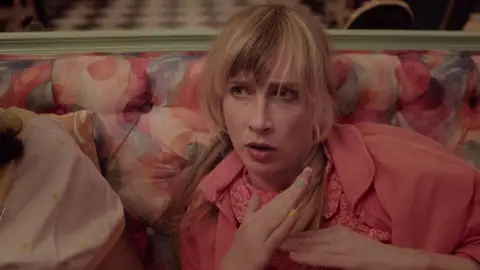 Tía Olivia la lía parda incluso después de muerta: Rafaela hereda un diamante maldito Rafaela