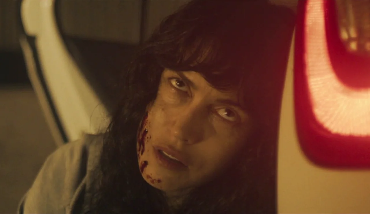 Elena sufre un atentado tras recibir el alta médica