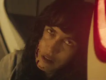 Elena sufre un atentado tras recibir el alta médica Elena sufre un atentado tras recibir el alta médica