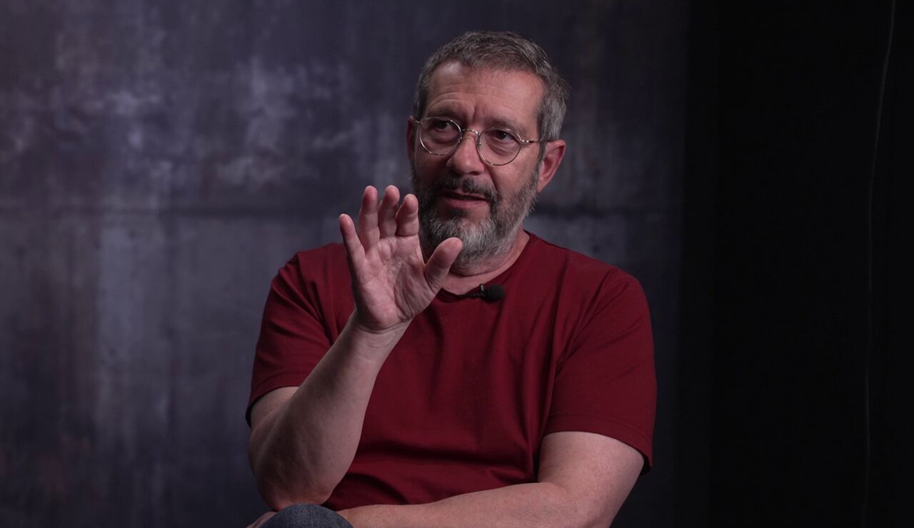 Carles Porta nos abre las puertas de su oficina en Barcelona
