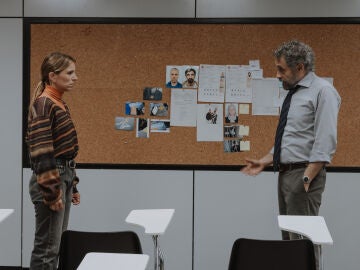 Pau Dur&agrave; y Nauiscaa Bonnin durante una escena de 33 D&iacute;as