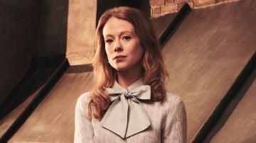 Zoe Boyle es Gemma en 'Cuatro bodas y un funeral'