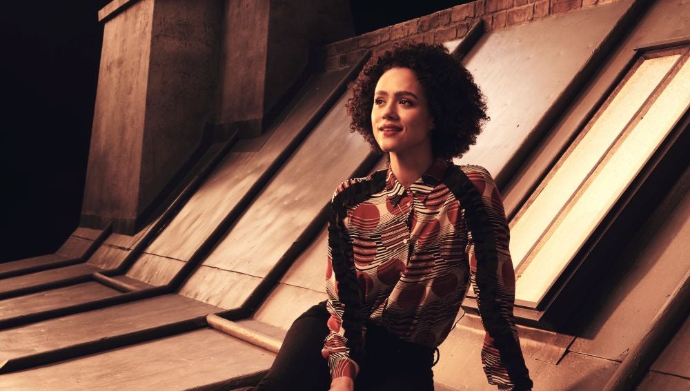 Nathalie Emmanuel es Maya en 'Cuatro bodas y un funeral'