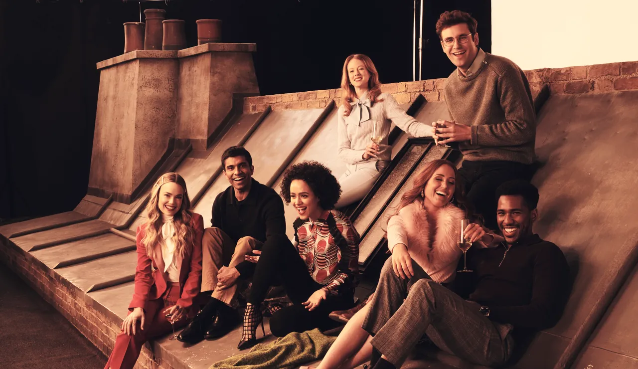 ¿Sus caras te suenan? Descubre en qué otras series han triunfado los actores y las actrices de 'Cuatro bodas y un funeral'