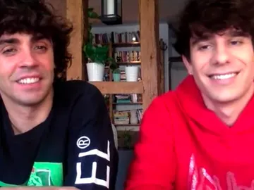 Javier Calvo y Javier Ambrossi: “'Veneno' es una reivindicación y un homenaje a las personas que han luchado para conseguir los derechos LGTB que ahora podemos disfrutar" Javier Calvo y Javier Ambrossi: “'Veneno' es una reivindicación y un homenaje a las personas que han luchado para conseguir los derechos LGTB que ahora podemos disfrutar"