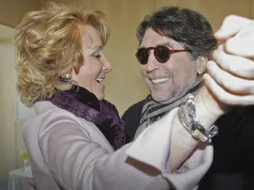 Esperanza Aguirre, sobre Joaquín Sabina: "Siempre que nos vemos acabamos bailando" Esperanza Aguirre, sobre Joaquín Sabina: "Siempre que nos vemos acabamos bailando"
