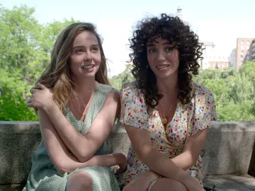 Guiones divertidos y un primer día de rodaje muy especial ¡Paula Usero y Carol Rovira nos lo cuentan! Guiones divertidos y un primer día de rodaje muy especial ¡Paula Usero y Carol Rovira nos lo cuentan!