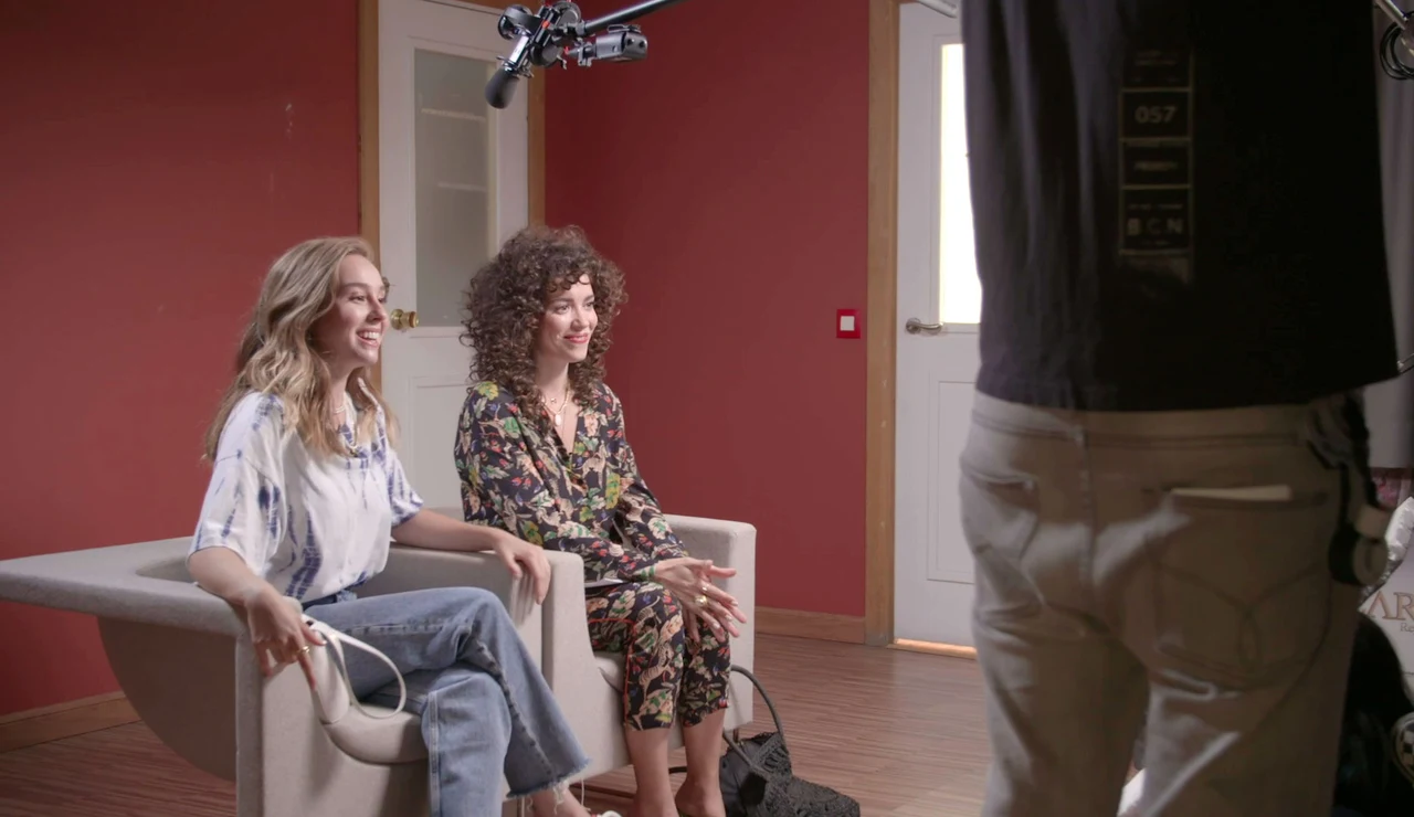 Un plató especial y un rodaje muy divertido ¡así vivieron Paula Usero y Carol Rovira la grabación del tercer capítulo de #Luimelia Dos!