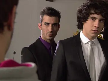 David irrumpe en la boda de Fer en 'Física o Química' David irrumpe en la boda de Fer en 'Física o Química'