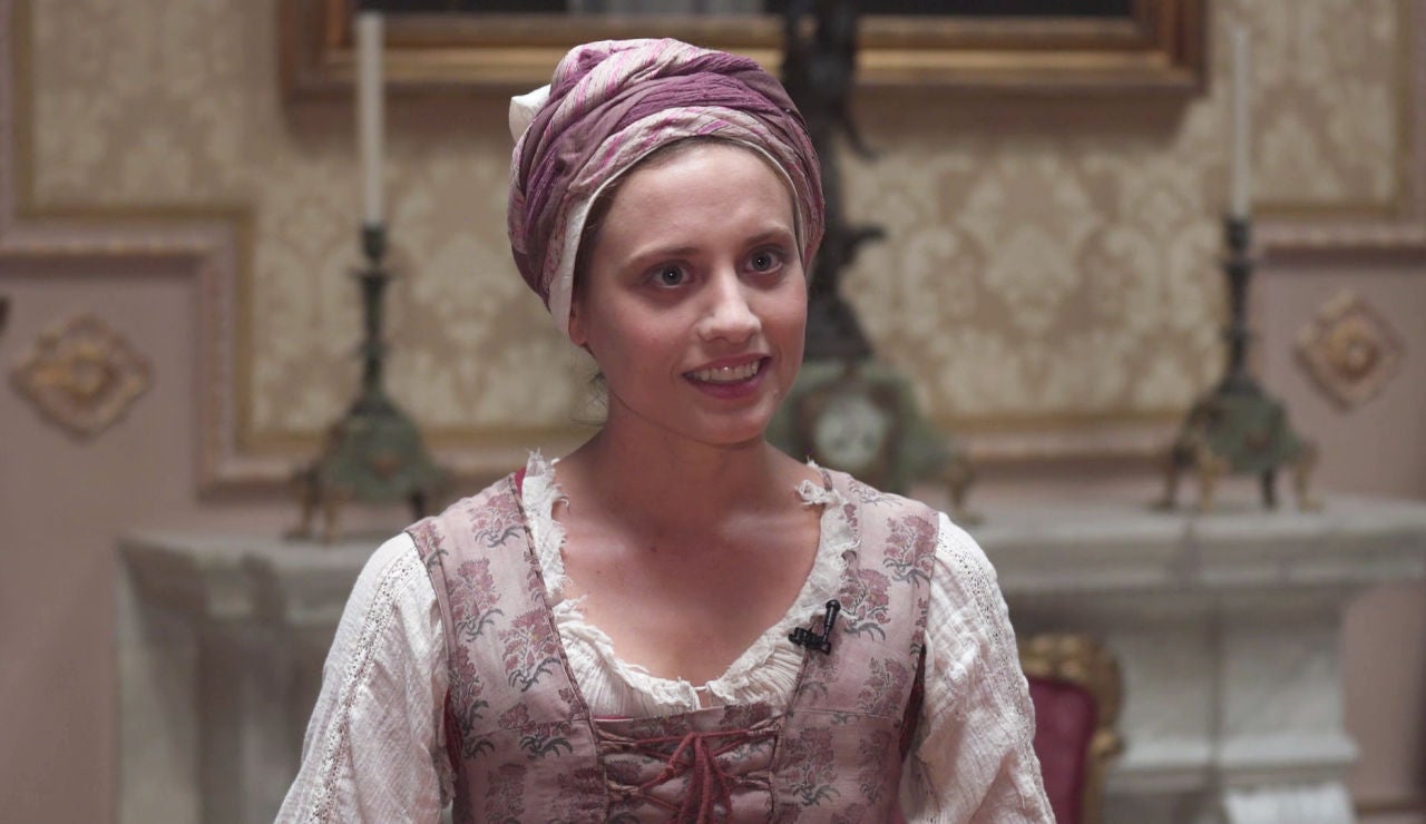 Michelle Jenner, sobre Clara Belmonte: "La &uacute;nica oportunidad que tiene de sobrevivir es trabajar en el palacio de Castamar"