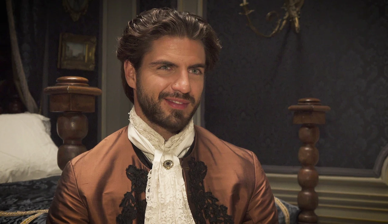 Maxi Iglesias: "Francisco busca pasárselo bien y disfrutar del género contrario"