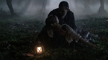 Diego encuentra a Clara inconsciente bajo la tormenta