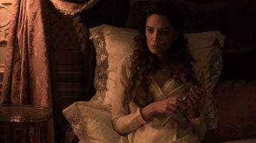 Amelia siente que Clara es una amenaza